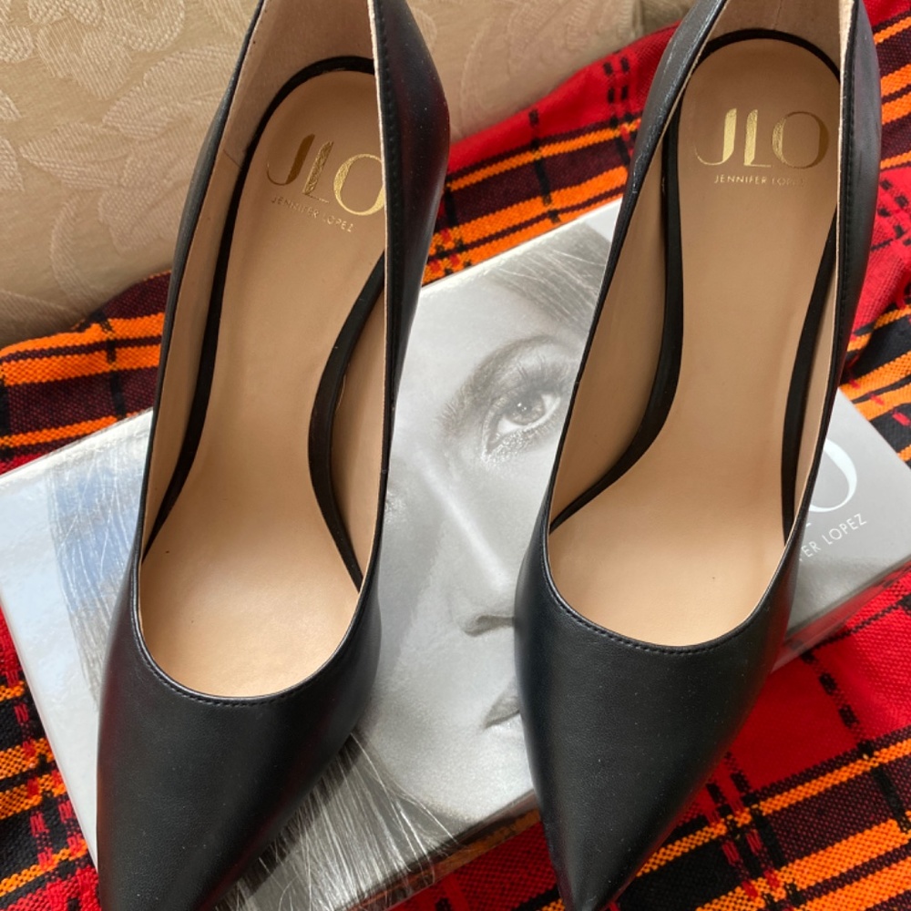 Black Pumps